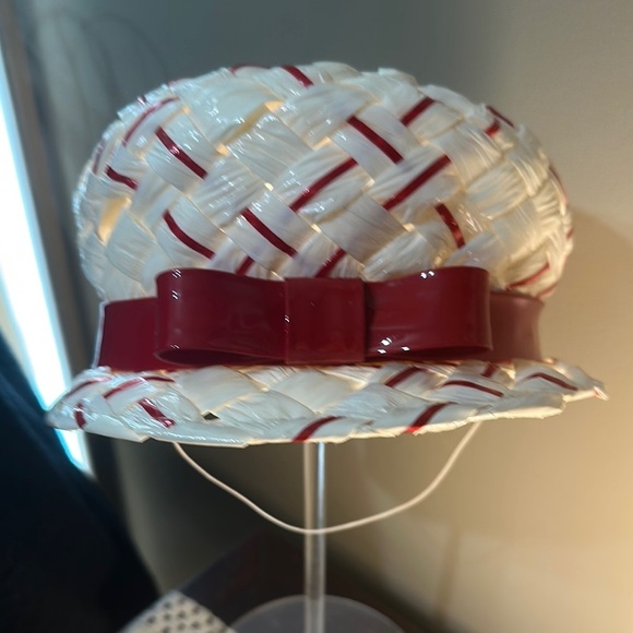 Vintage Red and White Woven Hat with Bow - Picture 10 of 10